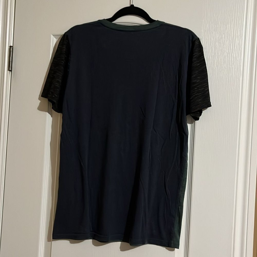 T-shirt/Size M - Picture 2 of 7